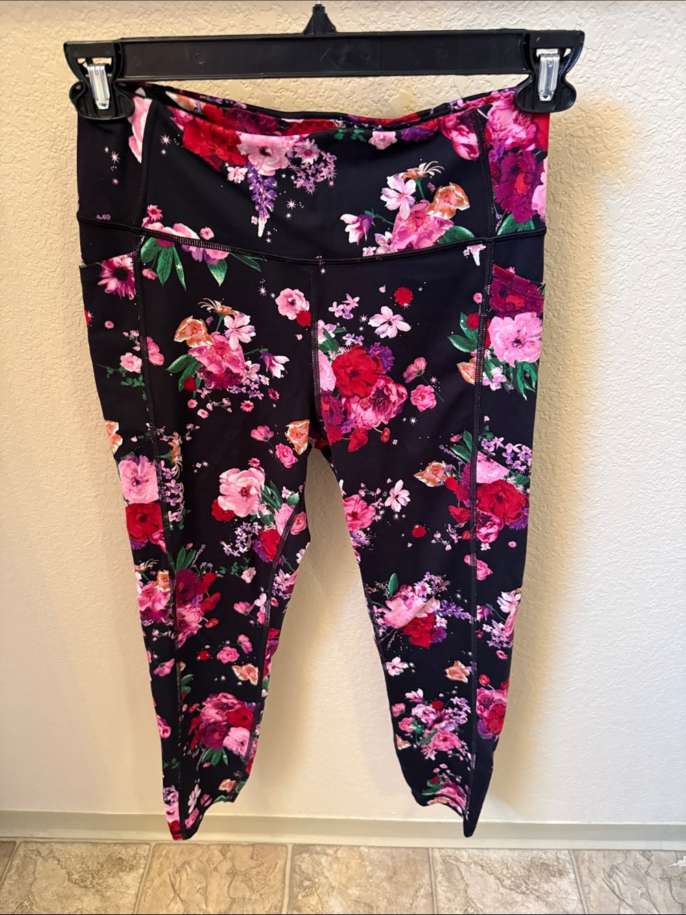 Women’s Floral Performance Leggings - Black with Pink & Red Flowers